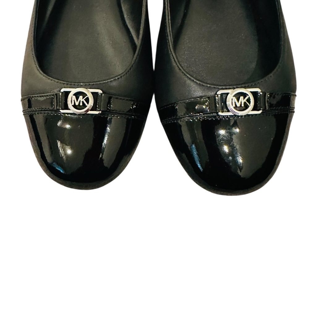 Michael Kors Mandy Flat Patent Leather Black 8.5M MK Logo Ballet Shoe - Picture 2 of 9